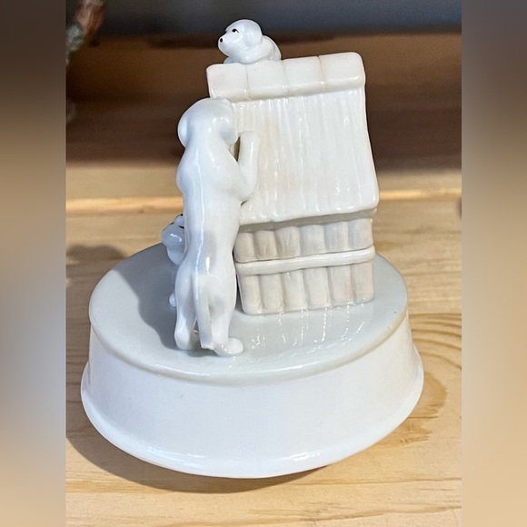 Vintage Labrador Dog and Puppies Music box by Summit - Picture 4 of 11